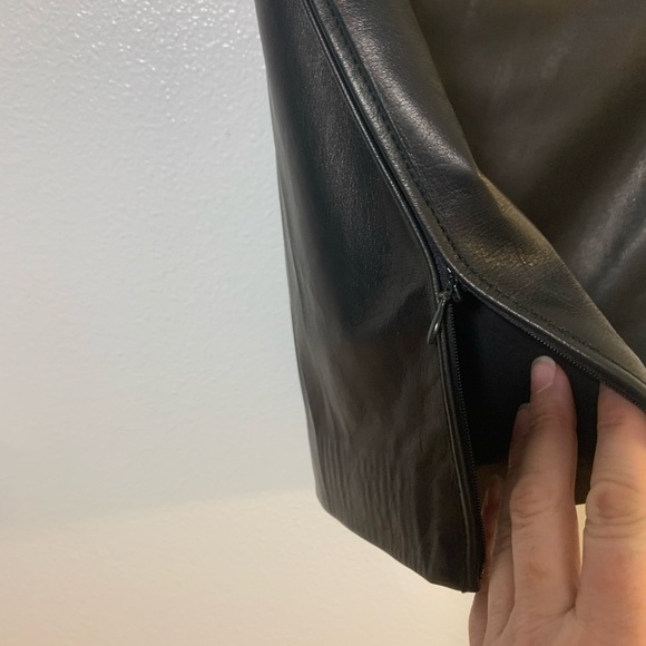 Diane Von Furstenberg black leather size 6. Leather is butter soft. Sides zip - Picture 4 of 6